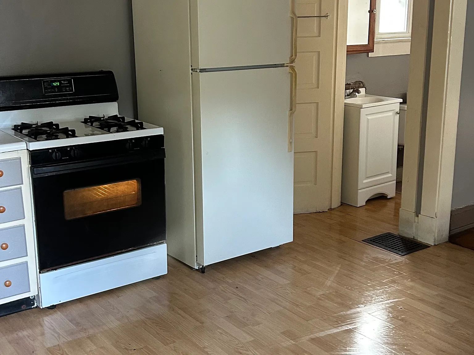 1 bed, 1.5 bath, 1400 sqft, $1,200 — Photo 2