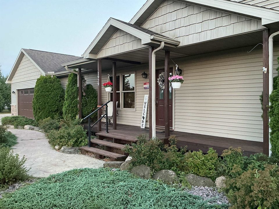 1st image of 1929 Lakes Edge Ln