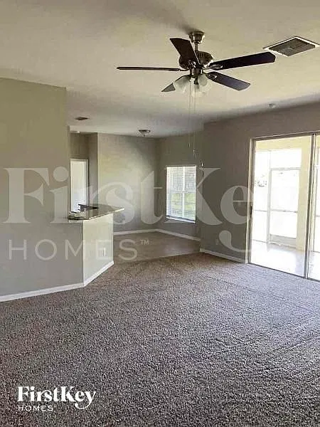 4 bed, 2.0 bath, 2222 sqft, $2,280 — Photo 2