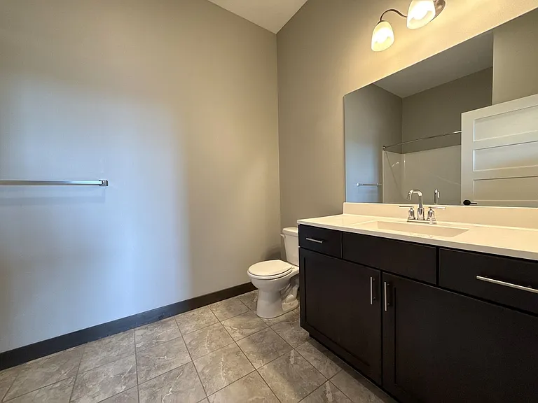 329 12th Ave SE #200 — Photo 18