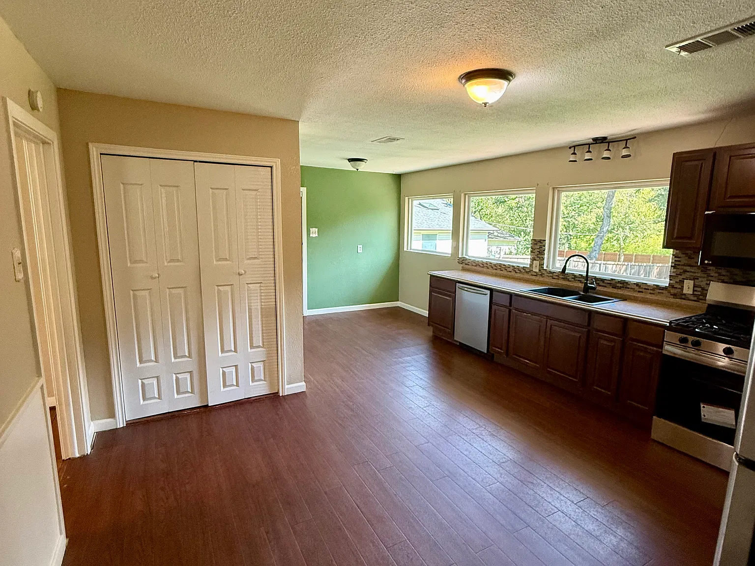 3 bed, 1537 sqft, $1,825 — Photo 4
