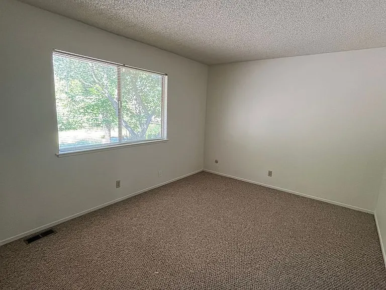 1703 Donner Ave #3 — Photo 12