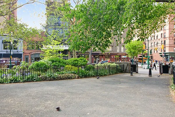 Sold by LG Fairmont Group | media 12