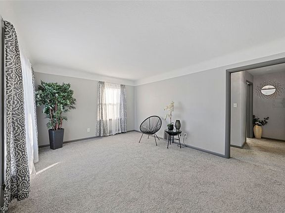 4th image of 12700 Oakview Blvd