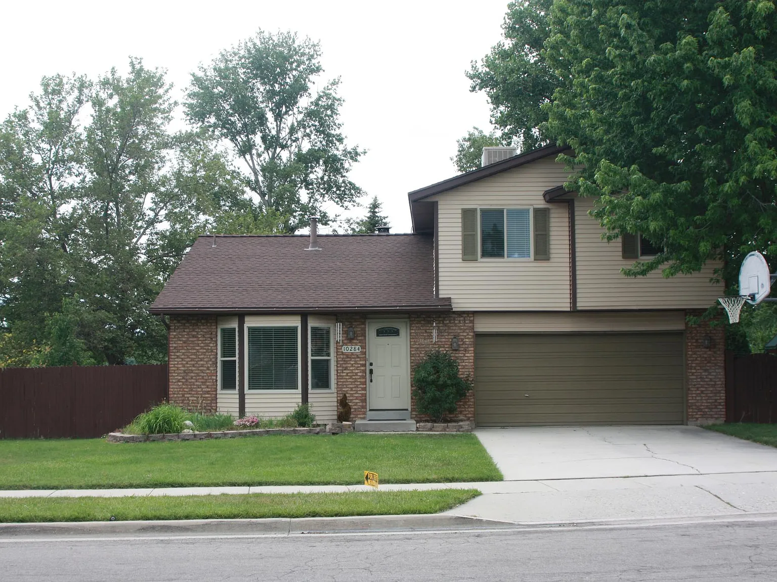 3 bed, 1945 sqft, $2,650 — Photo 1