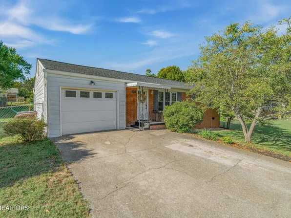 2001 Radiance Dr, Knoxville, TN 37912