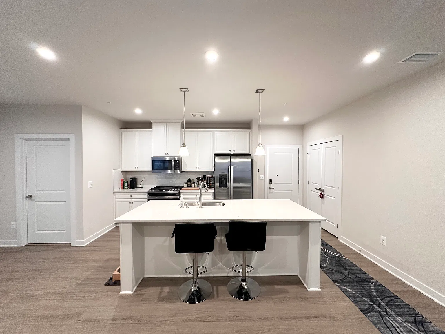2 bed, 1122 sqft, $2,750 — Photo 3