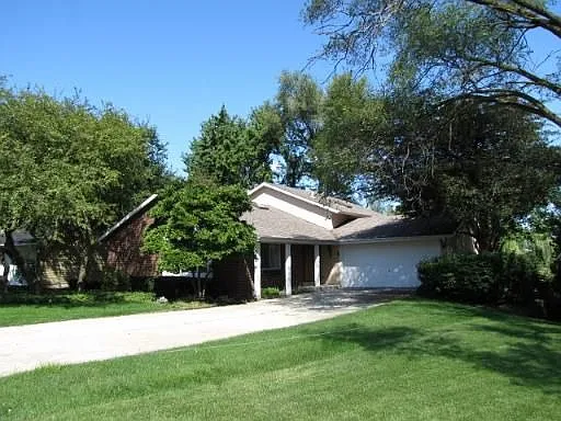 2304 Ridgewood Rd photo 1