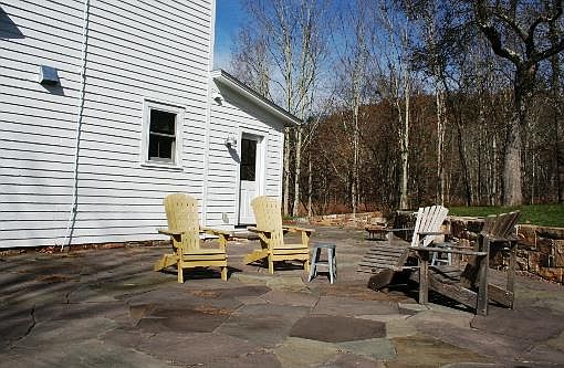 4th image of 1031 Pecks Ln