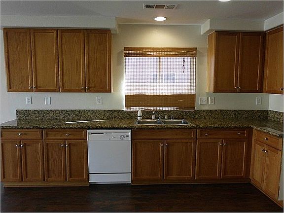 3rd image of 551 Koufax Dr
