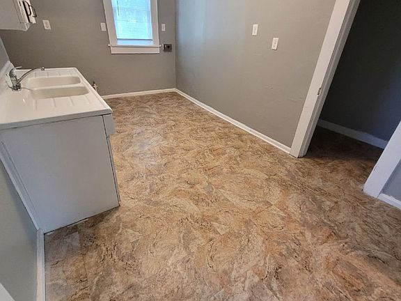4th image of 109 S 16th St #1/2