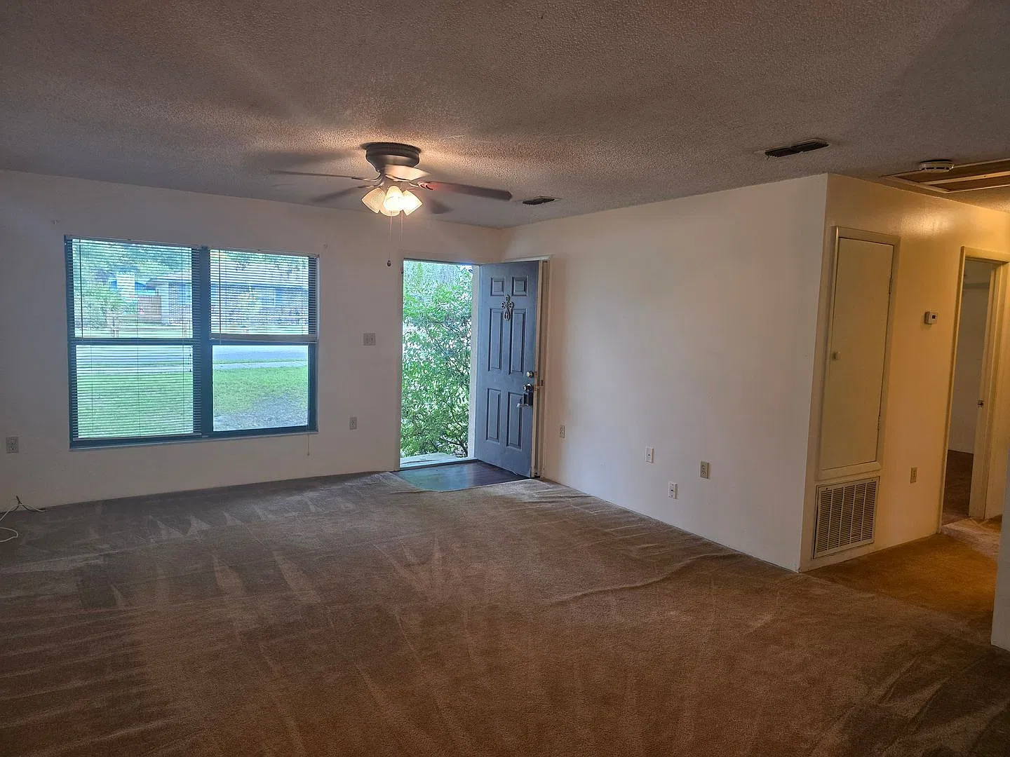 660 SW Cardinal Dr — Photo 4