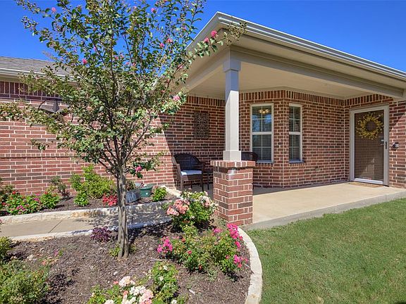 3rd image of 2504 Honeybee Ln
