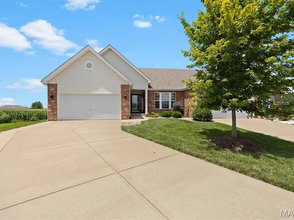 601 Ember Crest Dr, Fairview Heights, IL 62208