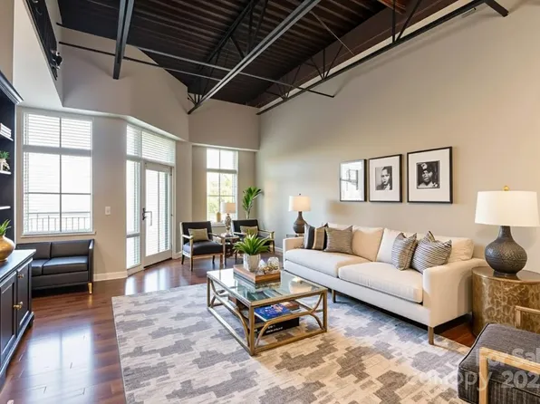 3920 Sharon Rd, Charlotte, NC 28211