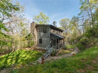 12 Woods Rd, Fairview, NC 28730