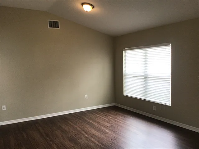 30719 Tremont Dr — Photo 6