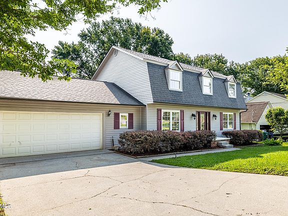 3rd image of 1704 Wickersham Dr