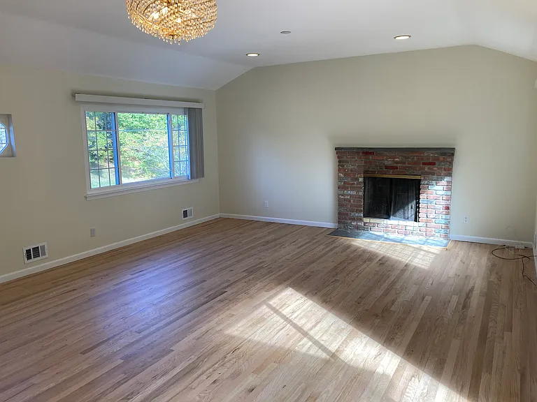 5 Robbins Rd — Photo 2