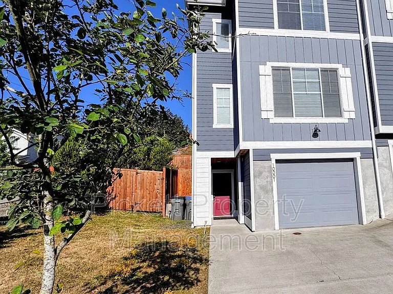 10001 Kings Landing Ave NW — Photo 2
