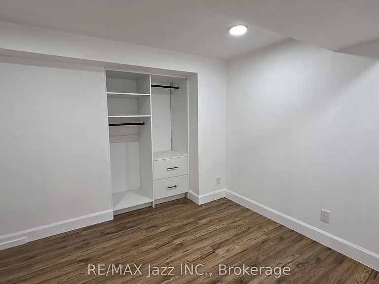 9 Maconnachie Pl #LOWER — Photo 22
