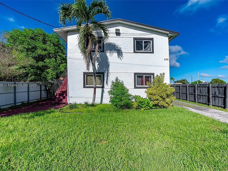 520 SW Krome Ter #1 — Photo 26