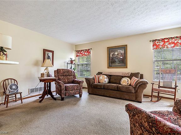 5th image of 3474 Dauphin Dr NE
