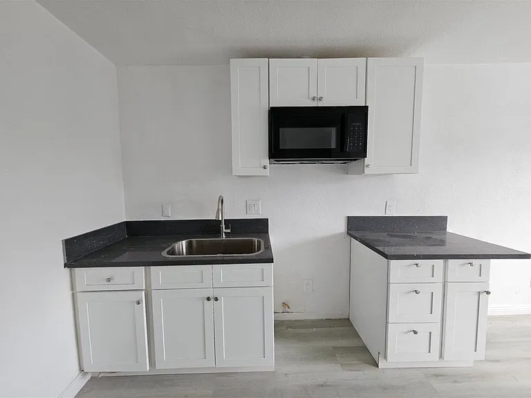 2111 W 54th St #2 — Photo 2