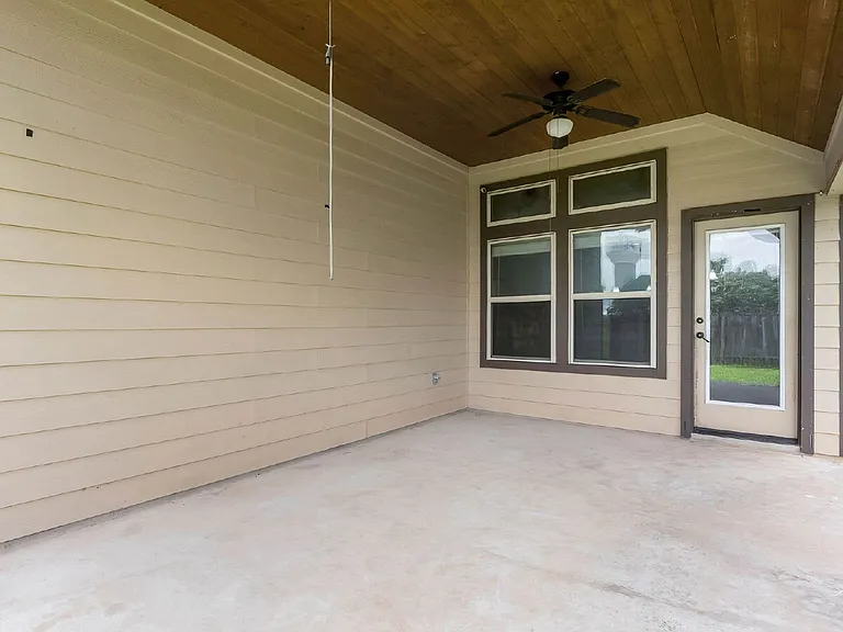 15606 Fox Ln — Photo 18