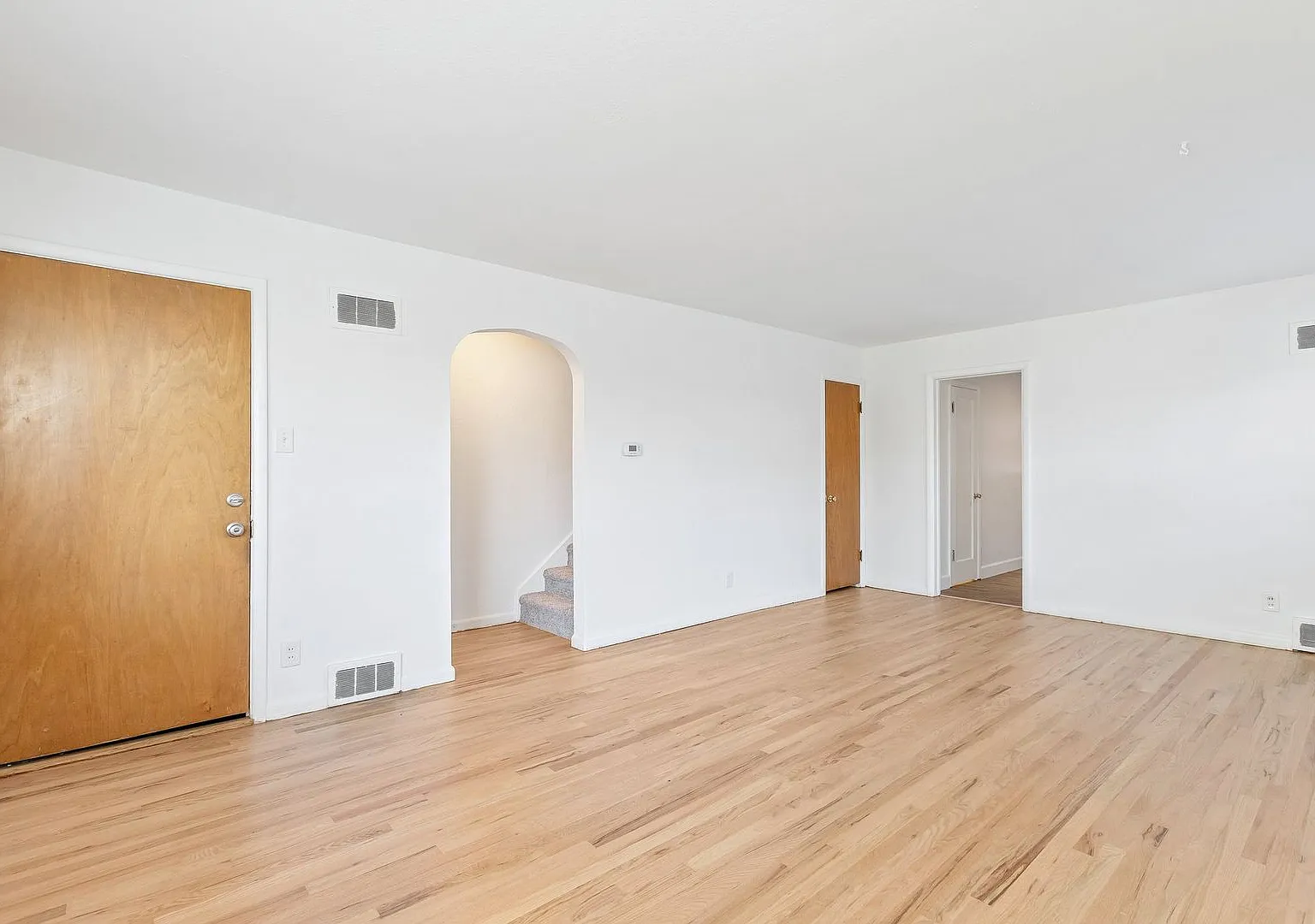 Charming vintage style two-bedroom nestled in Triplex home in Greeley, close to UNC! — Photo 4