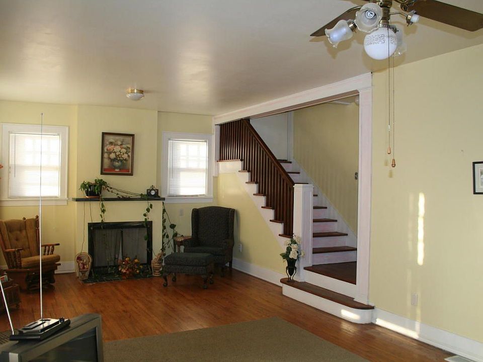 2nd image of 710 Willow Ave