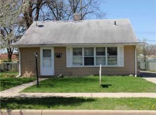 2333 Normandy Dr, Mishawaka, IN 46545