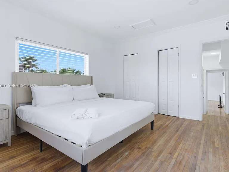 1510 S Treasure Dr — Photo 32