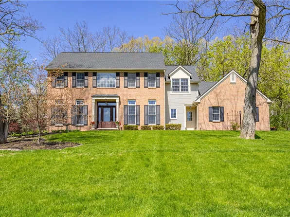 6 Bowns Hill Ln, Fairport, NY 14450
