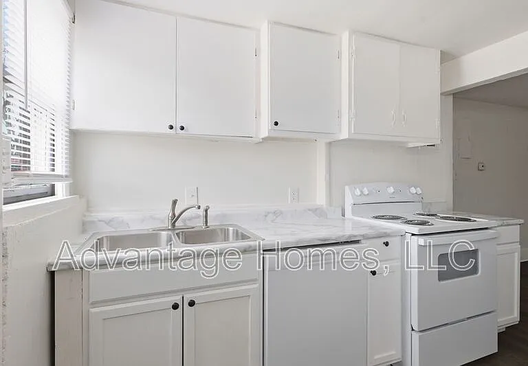 1015 N Scott Ave #8-5 — Photo 17