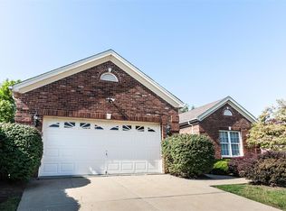 12412 Courtyard Lake Dr, Saint Louis, MO