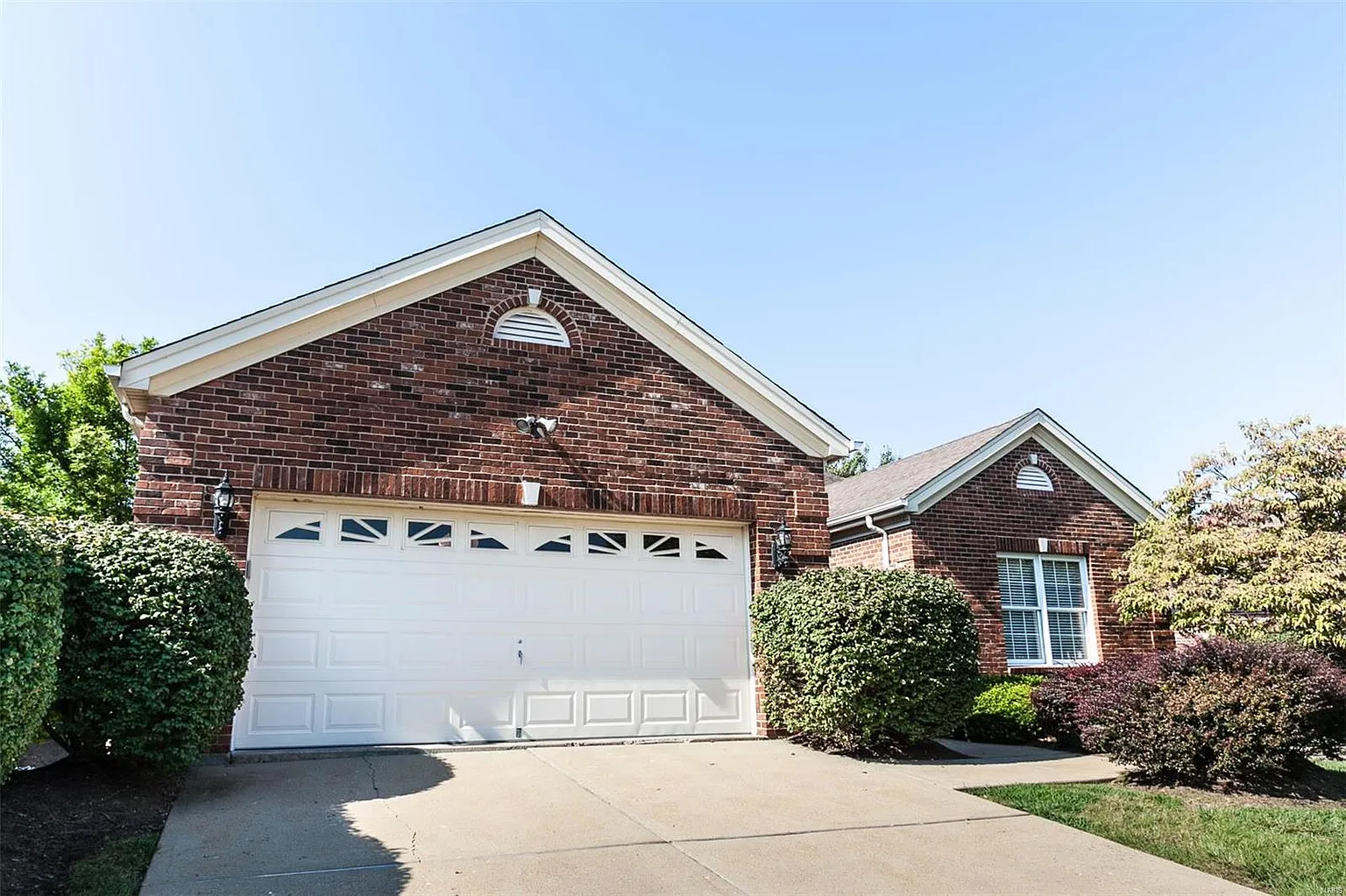 12412 Courtyard Lake Dr photo 1