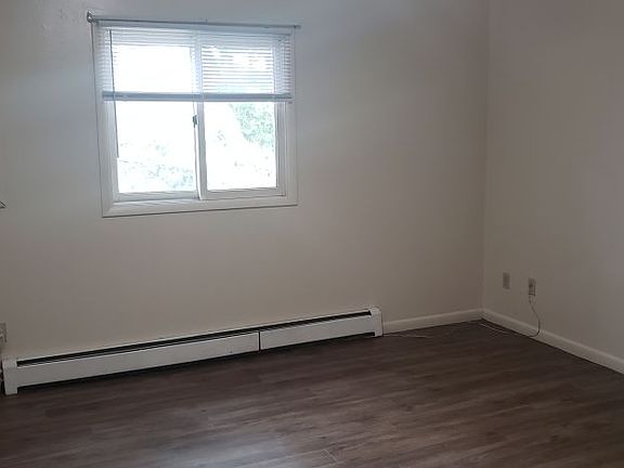 3rd image of 910 10th St W