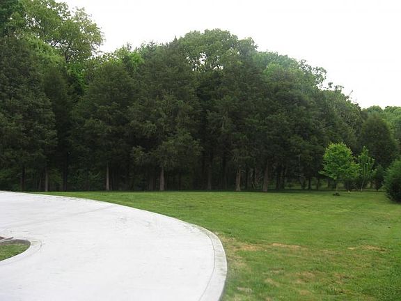 5th image of 713 Cloud Dr