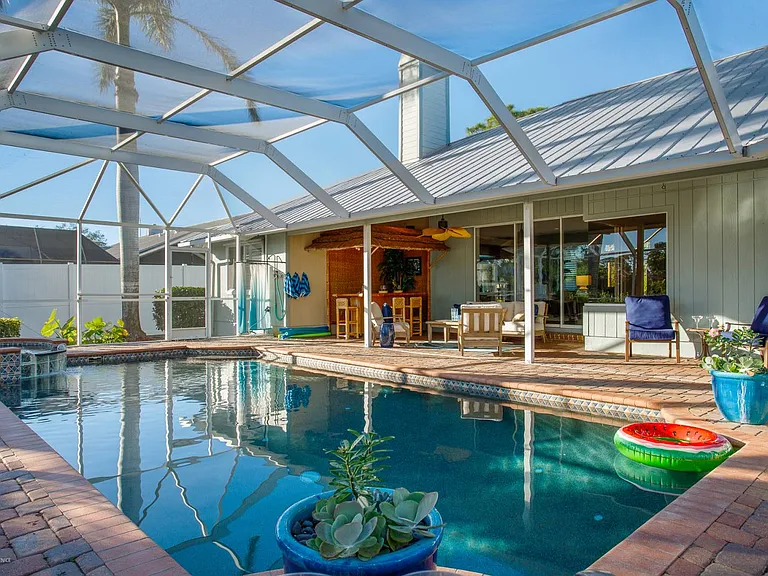 315 Charles Dr — Photo 3