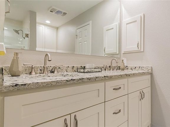 4th image of 3859 Williamsburg Cir