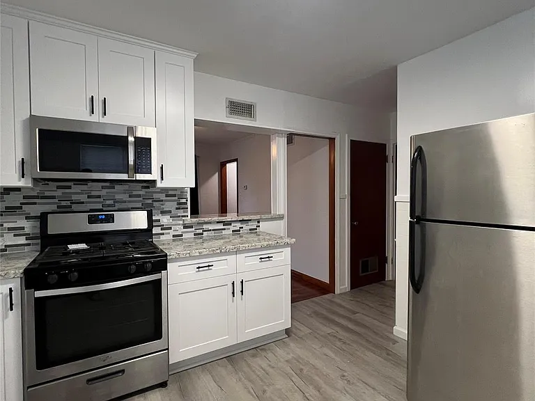 4711 Avenue R 1/2 — Photo 11