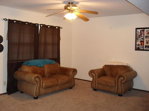 3rd image of 5202 Parkwood Ave