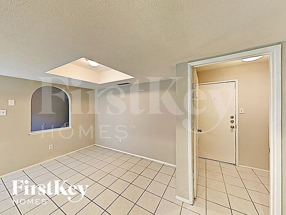 5th image of 2211 Fairgreen Dr