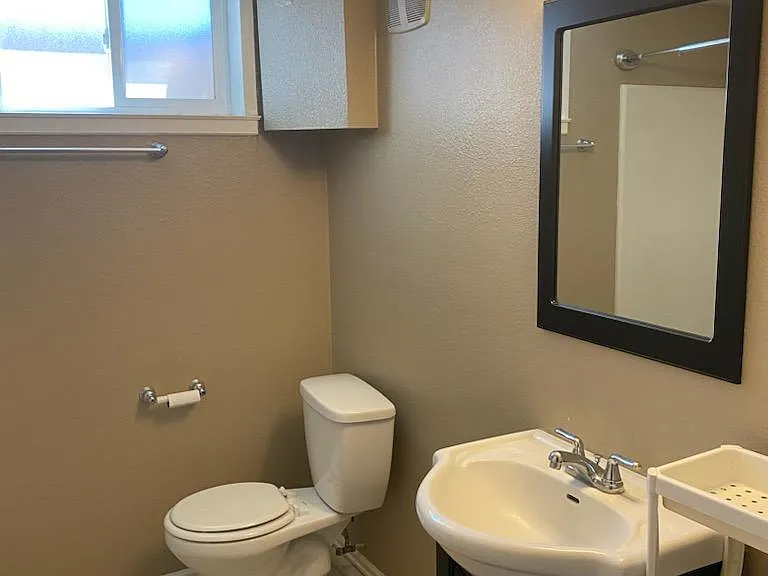 118 N 900 W #B — Photo 9
