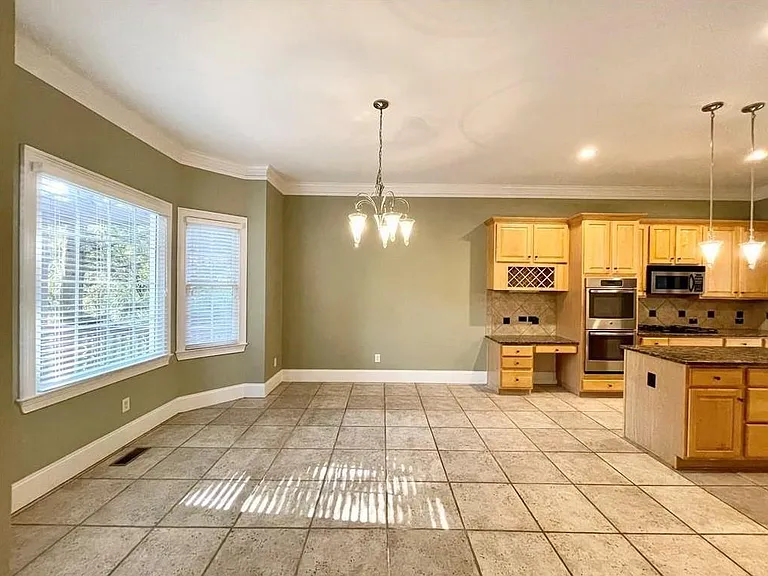 455 Wembley Cir — Photo 12