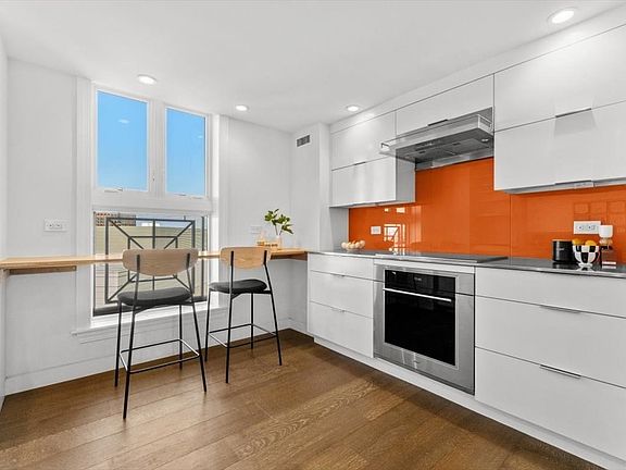5th image of 10 Rogers St #Penthouse 4
