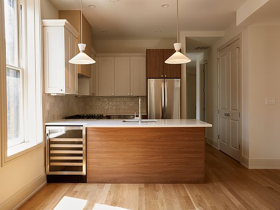 2nd image of 2156 W Pierce Ave Unit 3