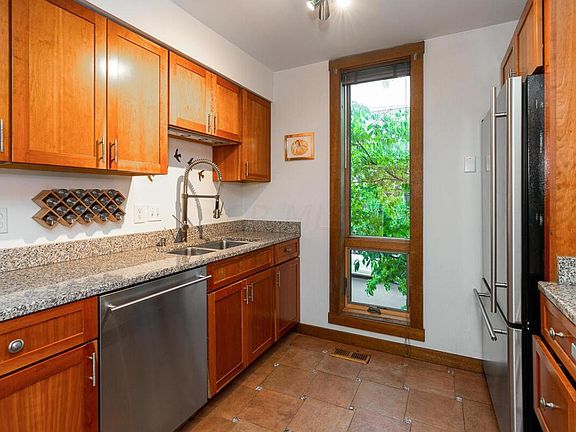 4th image of 129 Price Ave