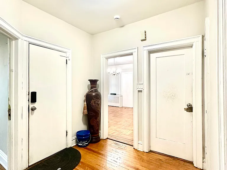 286 Fulton Ave — Photo 2